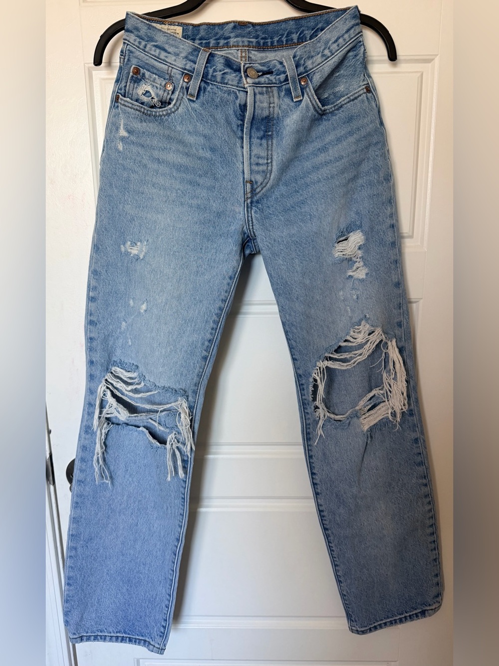 Levi's Women’s Light Wash Distressed Straight Leg Jeans